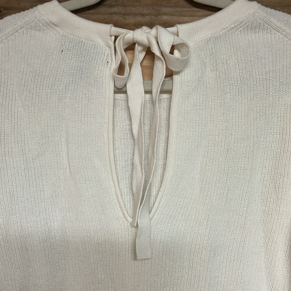 Banana Republic size Medium Ivory Color Tie Back Short Flare Sleeve Soft Sweater - Picture 5 of 7